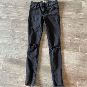 Frame Denim Le Skinny de Jeanne distressed jeans